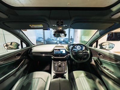 ASTON MARTIN DBX - 3