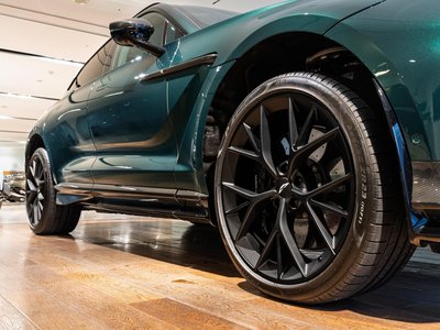 ASTON MARTIN DBX - 7