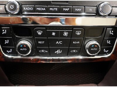 BENTLEY FLYING SPUR 2013 thumbnail 42