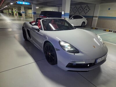 PORSCHE 718 BOXSTER
