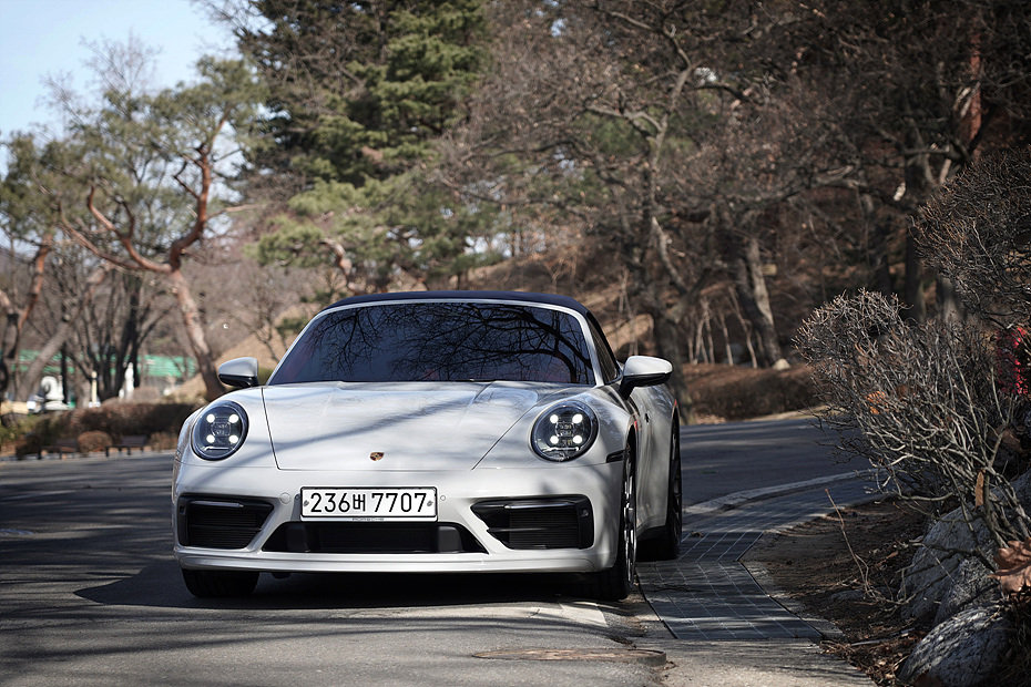 PORSCHE 911 - View 1