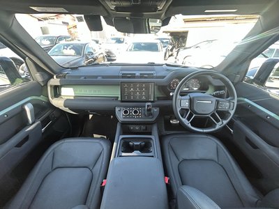 LAND ROVER DEFENDER - 3