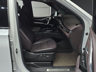 2022 Cadillac ESCALADE 5TH GENERATION thumbnail 16