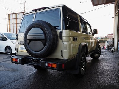 TOYOTA LAND CRUISER 70 - 7