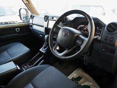 TOYOTA LAND CRUISER 70 - 10