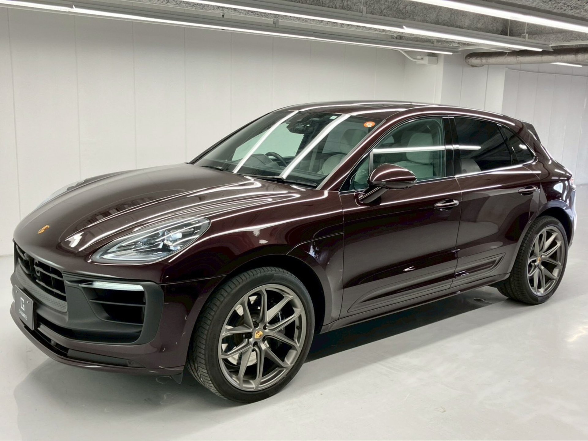 PORSCHE MACAN - View 1