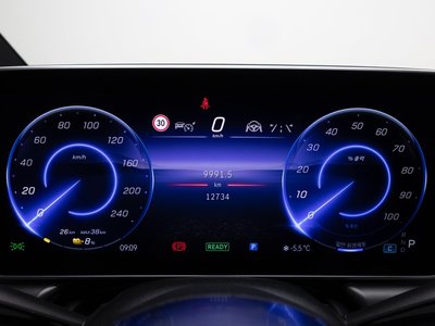 MERCEDES-BENZ EQE - 8