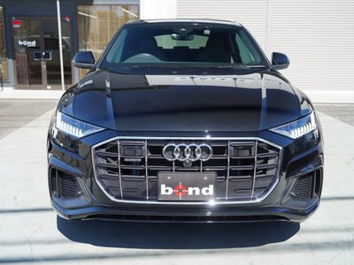 AUDI Q8 - 4