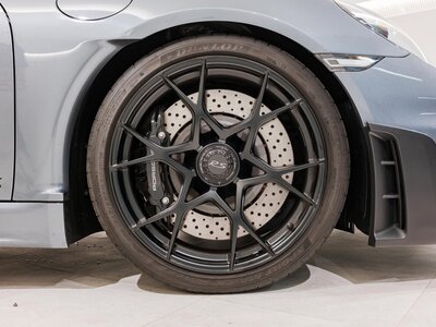 PORSCHE 718 SPYDER - 9