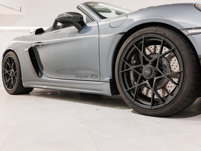 PORSCHE 718 SPYDER - 10