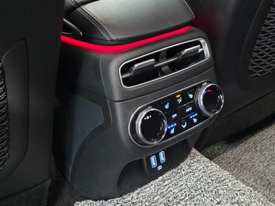 2022 Genesis GV70 — миниатюра 18