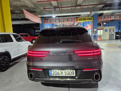 صورة 3 لـ 2022 Genesis GV70