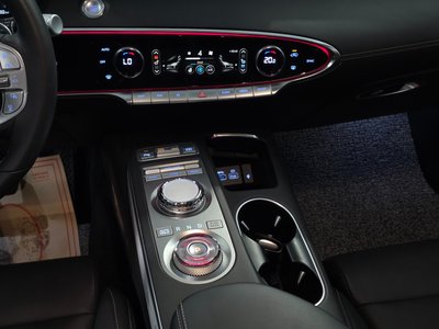 صورة 10 لـ 2022 Genesis GV70