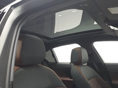 2025 BMW 5 SERIES thumbnail 22