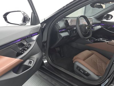 2025 BMW 5 SERIES thumbnail 13