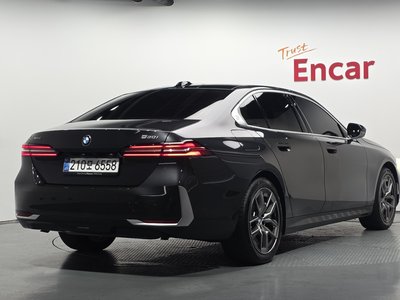 صورة 2 لـ 2025 BMW 5 SERIES