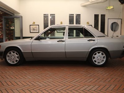 1990 Mercedes-BENZ 190 照片 3