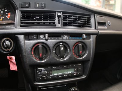 1990 Mercedes-BENZ 190 缩略图 37