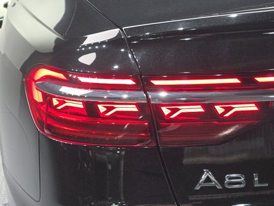 2022 AUDI A8 photo 10
