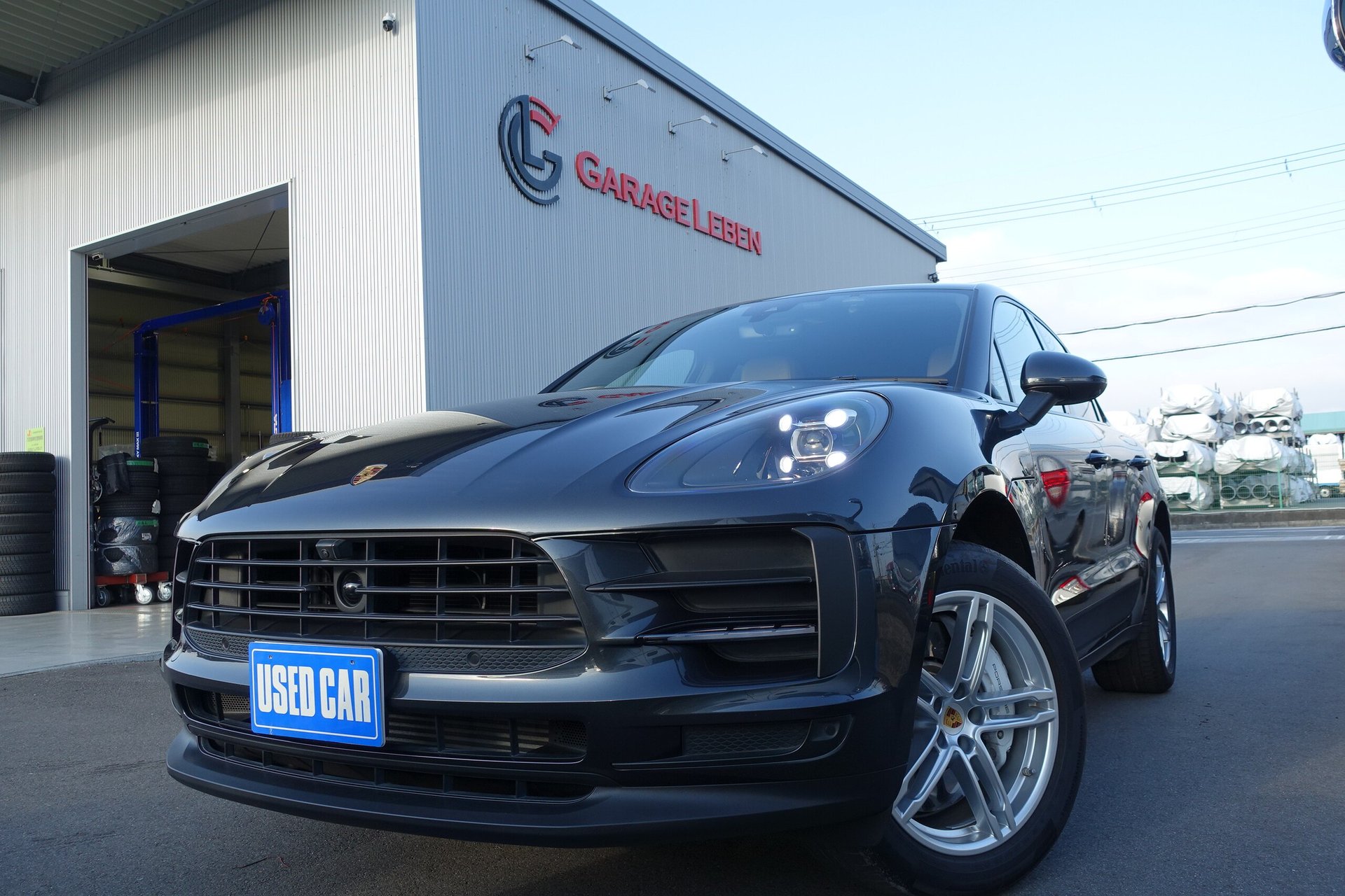 PORSCHE MACAN - View 1