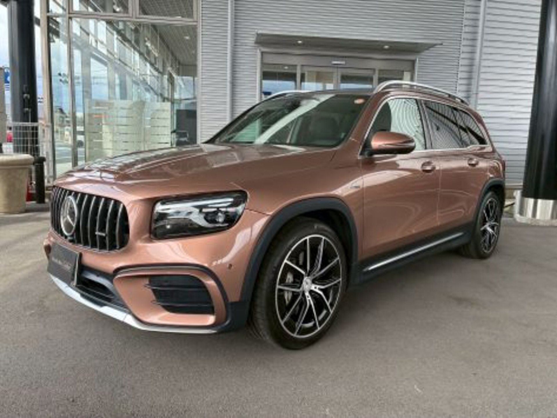 MERCEDES-BENZ GLB AMG - View 1