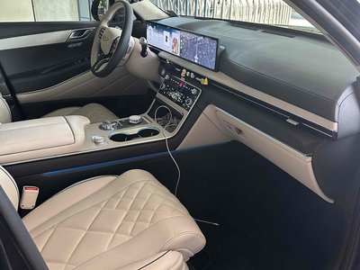 2025 Genesis GV80 photo 8