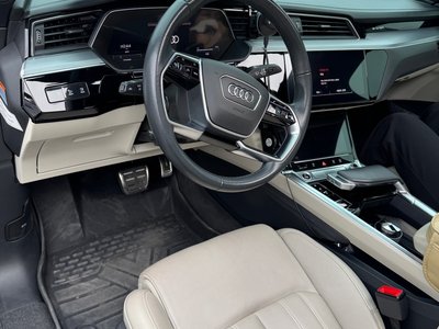 AUDI E-TRON - 10