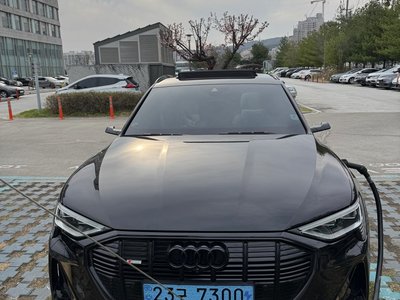 AUDI E-TRON - 9