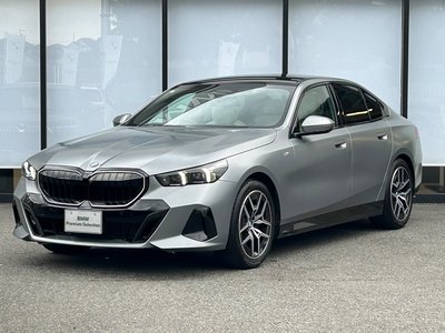 2026 BMW 5 SERIES 照片 1