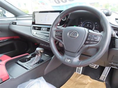صورة مصغرة 32 لـ 2023 Lexus ES