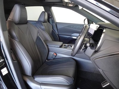 صورة 9 لـ 2023 Lexus RX