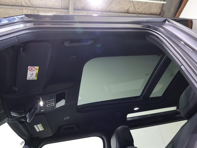 LAND ROVER DEFENDER - 10