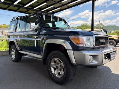 TOYOTA LAND CRUISER 70 - 8