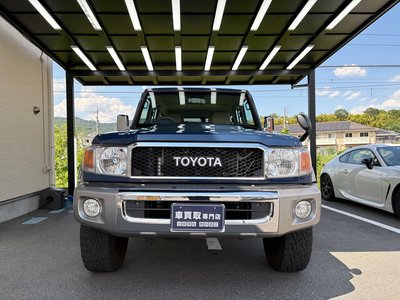 TOYOTA LAND CRUISER 70 - 6