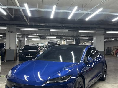 TESLA MODEL 3 - 3