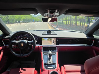 PORSCHE PANAMERA - 5