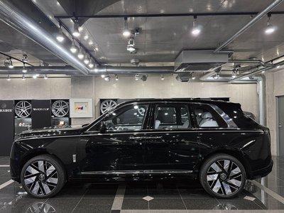 ROLLS-ROYCE CULLINAN - 2