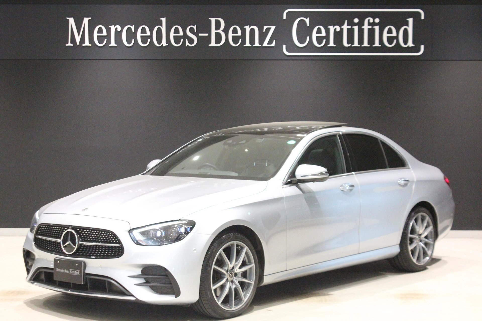 MERCEDES-BENZ E-CLASS - View 1