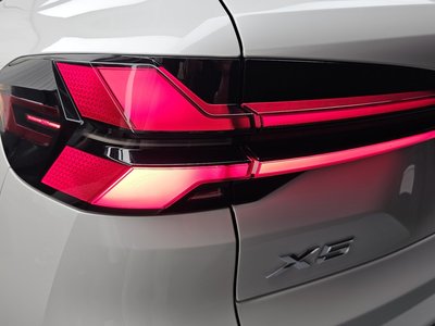 صورة 10 لـ 2025 BMW X5
