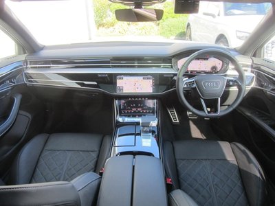 2025 AUDI A8 — миниатюра 30