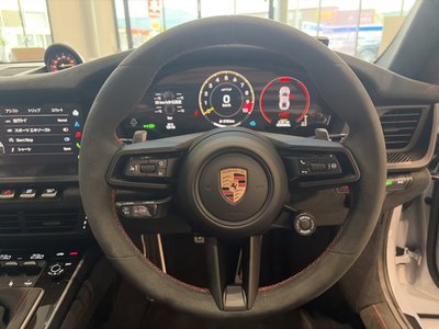 2025 Porsche 911 photo 9