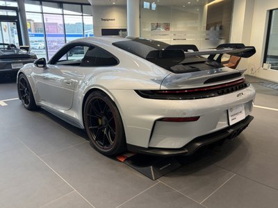 2025 Porsche 911 photo 2