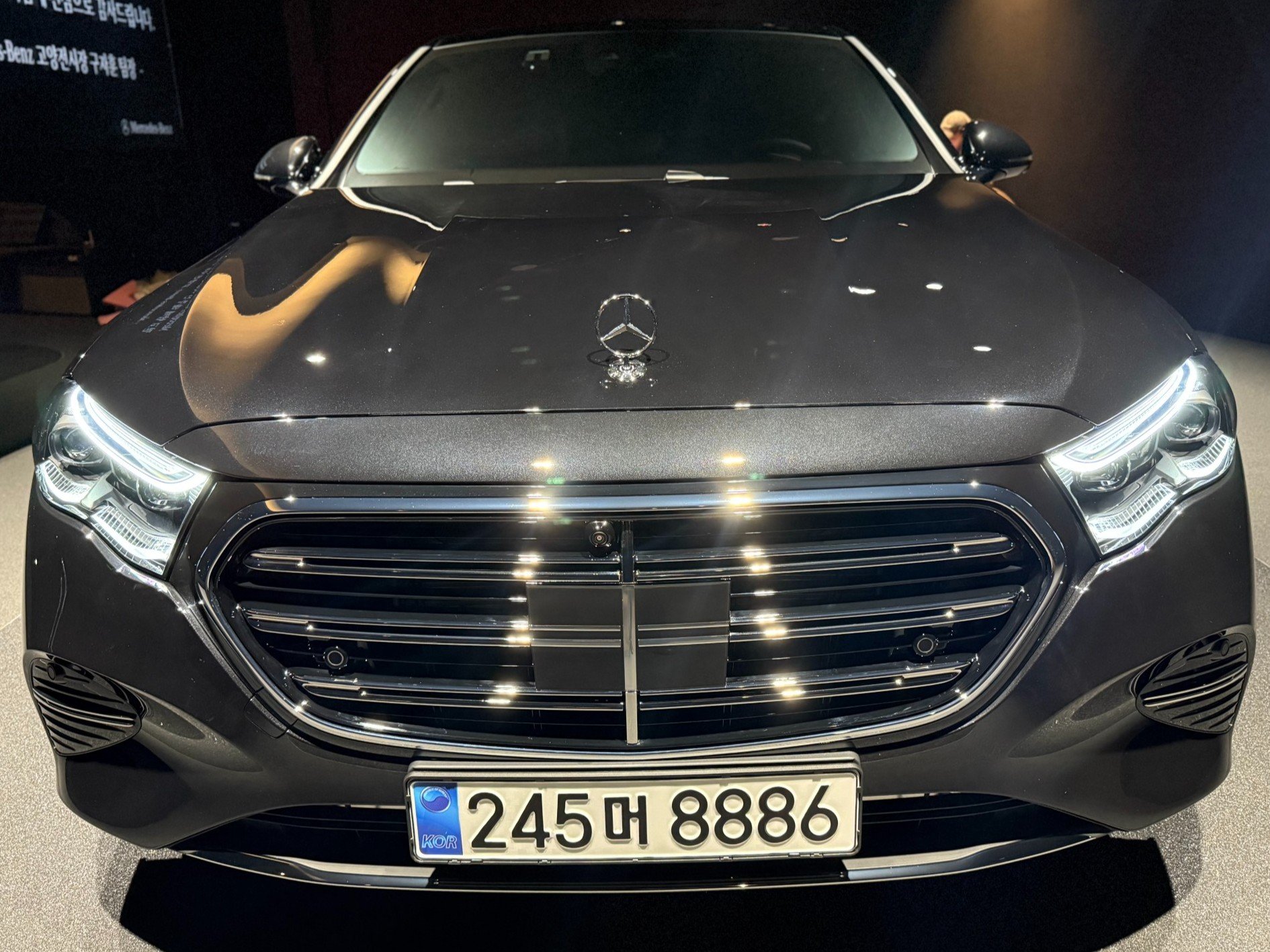 MERCEDES-BENZ E-CLASS - View 1