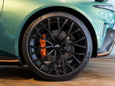 ASTON MARTIN VANTAGE - 9