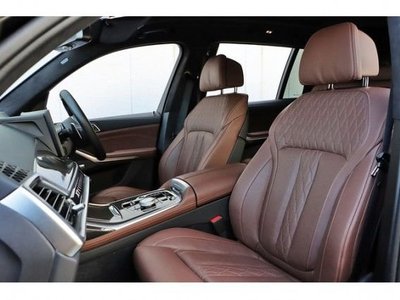 2024 BMW X7 photo 9