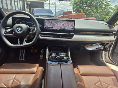 صورة 4 لـ 2024 BMW 5 SERIES