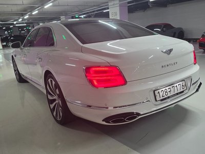 صورة 6 لـ 2022 Bentley FLYING SPUR