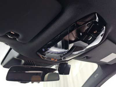 2025 BMW 5 SERIES — миниатюра 25