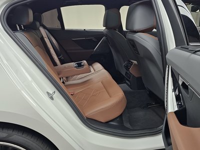 2025 BMW 5 SERIES — миниатюра 17