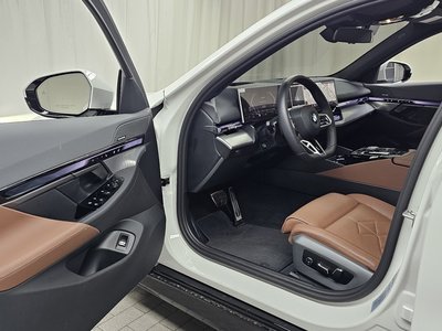 2025 BMW 5 SERIES — миниатюра 13